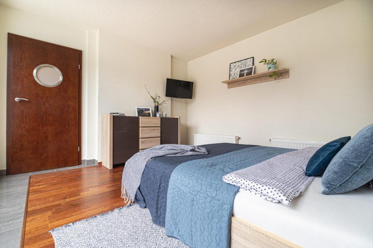 Apartament Happy - Basen, Plaza, Ochrona 24H - 3 Sypialnie Dla Maksymalnie 8 Osob Поберово Екстериор снимка